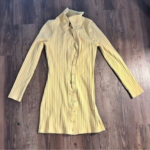 KENDALL & KYLIE- light mustard- long sleeve cotton button down shirt size small